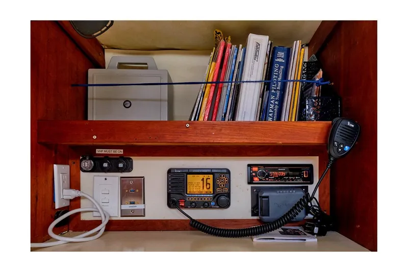Slide: The Image of 1981 CAL 39 MK III yacht interior with navigation equipment and books on a wooden shelf. - 43