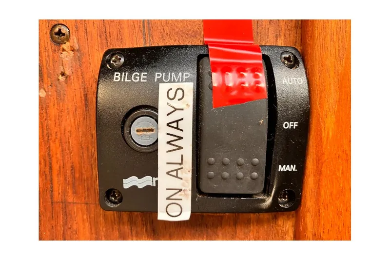 Slide: The Image of Bilge pump switch on 1981 Jensen Marine/Cal Boats 39 MK III, showing auto and manual settings. - 63