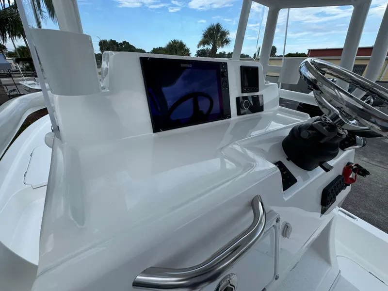 Slide: The Image of Shallow Sport 25 X3 boat console with rod holders and speaker, 2026 model. - 12