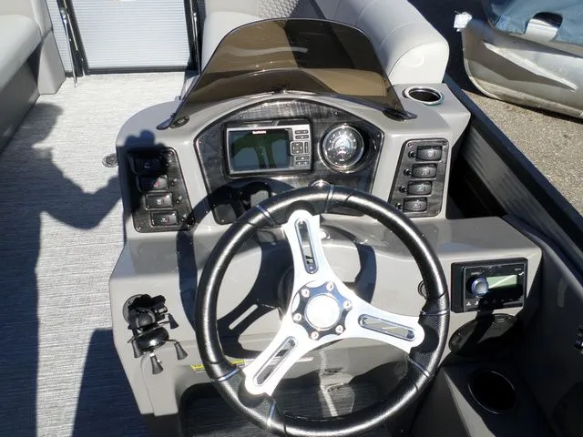 Slide: The Image of Apex Marine 822 Splash Pad LT 2024 - 5