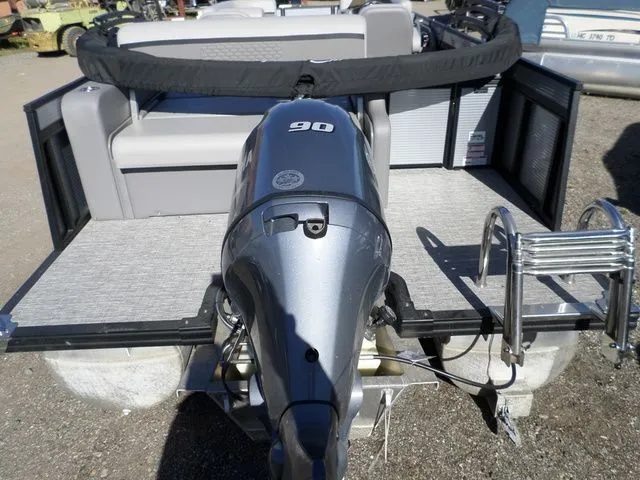 Slide: The Image of Apex Marine 822 Splash Pad LT 2024 - 9