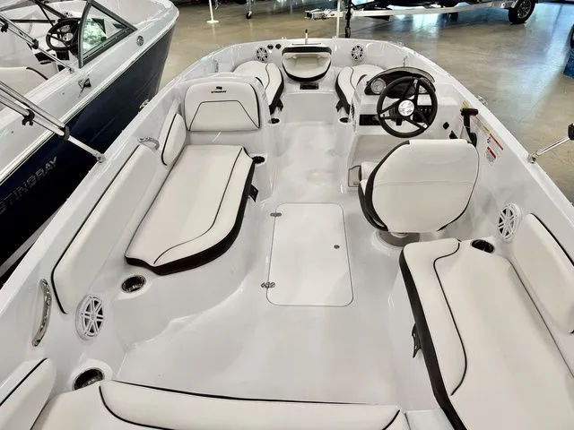 Slide: The Image of Stingray 182 SC 2026 - 4