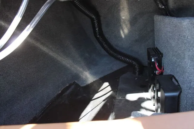 Slide: The Image of Malibu Wakesetter 21 LX 2023 - 12