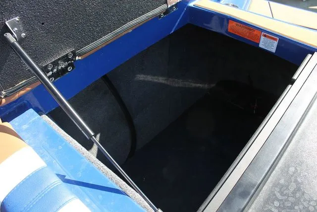 Slide: The Image of Malibu Wakesetter 21 LX 2023 - 13