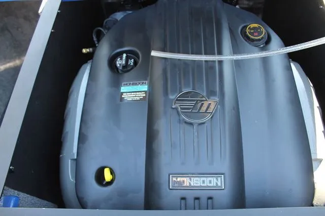 Slide: The Image of Malibu Wakesetter 21 LX 2023 - 14