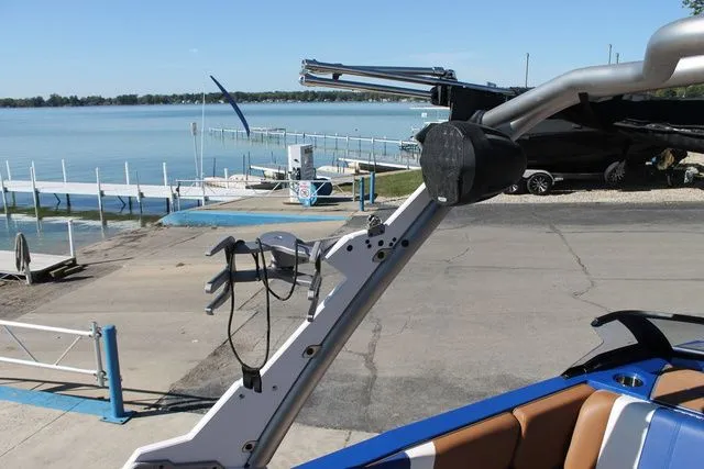 Slide: The Image of Malibu Wakesetter 21 LX 2023 - 6