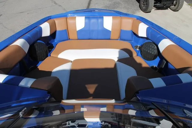 Slide: The Image of Malibu Wakesetter 21 LX 2023 - 7