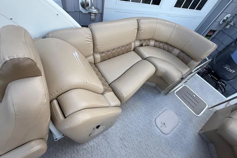 Slide: The Image of Luxurious beige seating on 2016 Bennington 2550 RSF Arch Tri Toon boat. - 25