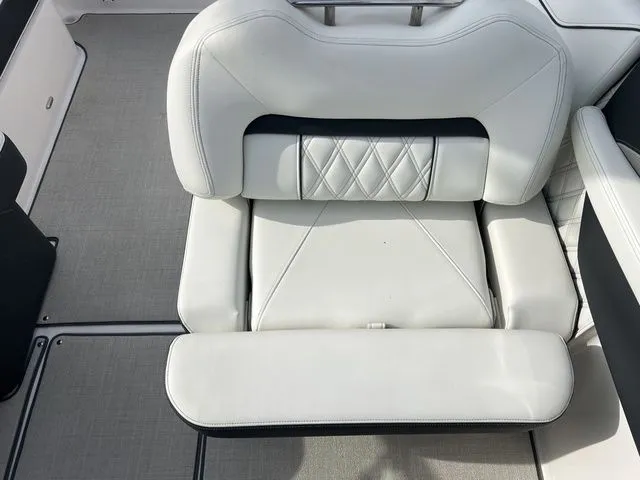 Slide: The Image of Regal Regal LS4 Surf 2023 - 17