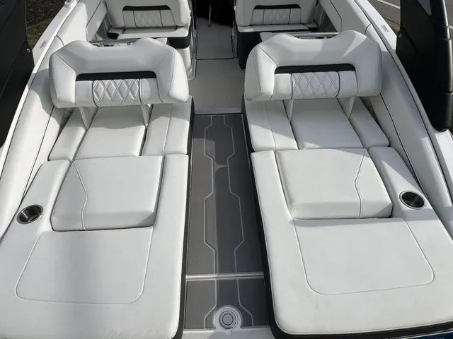 Slide: The Image of Regal Regal LS4 Surf 2023 - 8