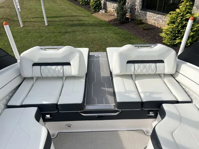 Slide: The Image of Regal Regal LS4 Surf 2023 - 9