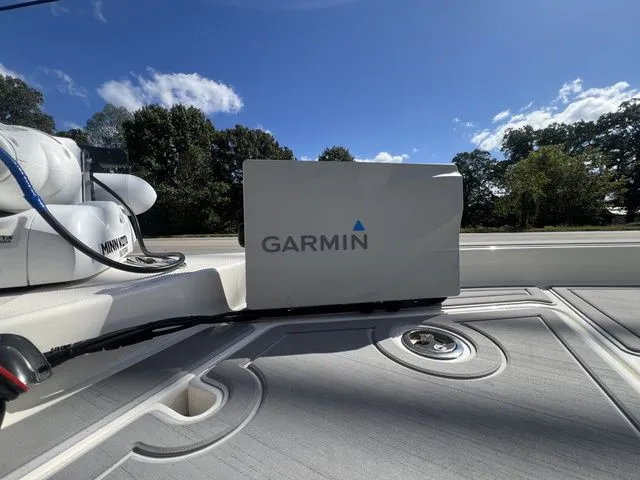 Slide: The Image of Skeeter SX210 2022 - 10