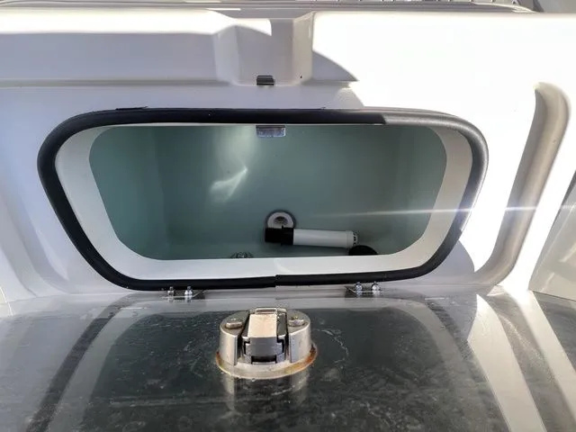 Slide: The Image of Skeeter SX210 2022 - 15