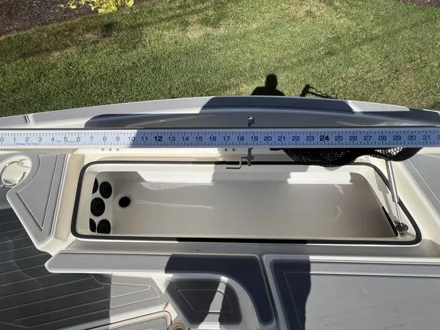 Slide: The Image of Skeeter SX210 2022 - 16