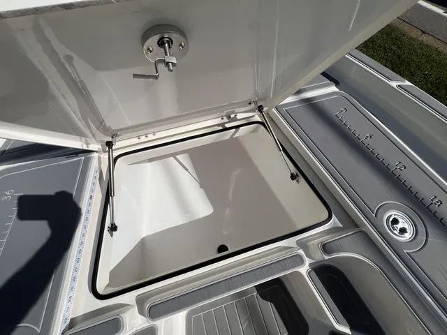 Slide: The Image of Skeeter SX210 2022 - 17