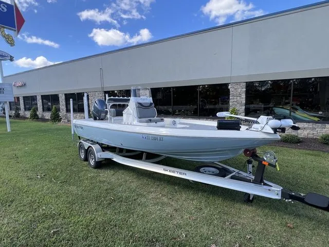 Slide: The Image of Skeeter SX210 2022 - 5