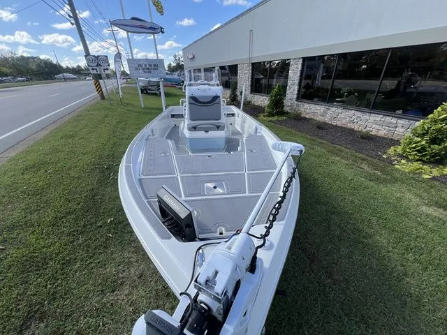 Slide: The Image of Skeeter SX210 2022 - 7