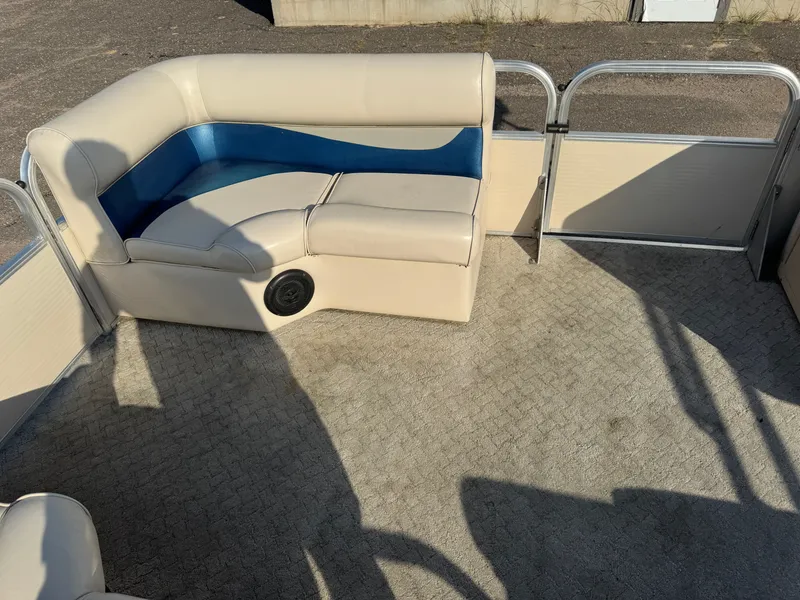 Slide: The Image of Weeres Family Fish Deluxe 220 Pontoon 2009 - 13