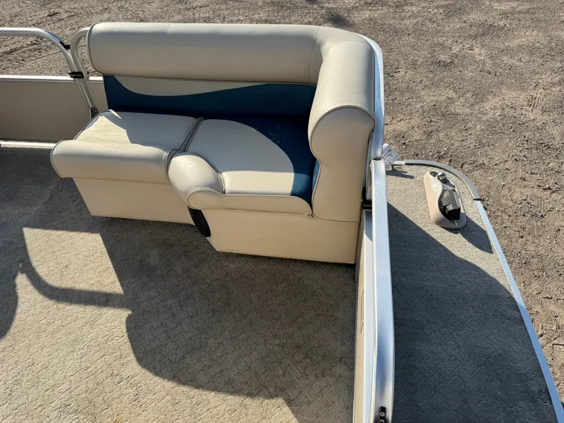 Slide: The Image of Weeres Family Fish Deluxe 220 Pontoon 2009 - 14