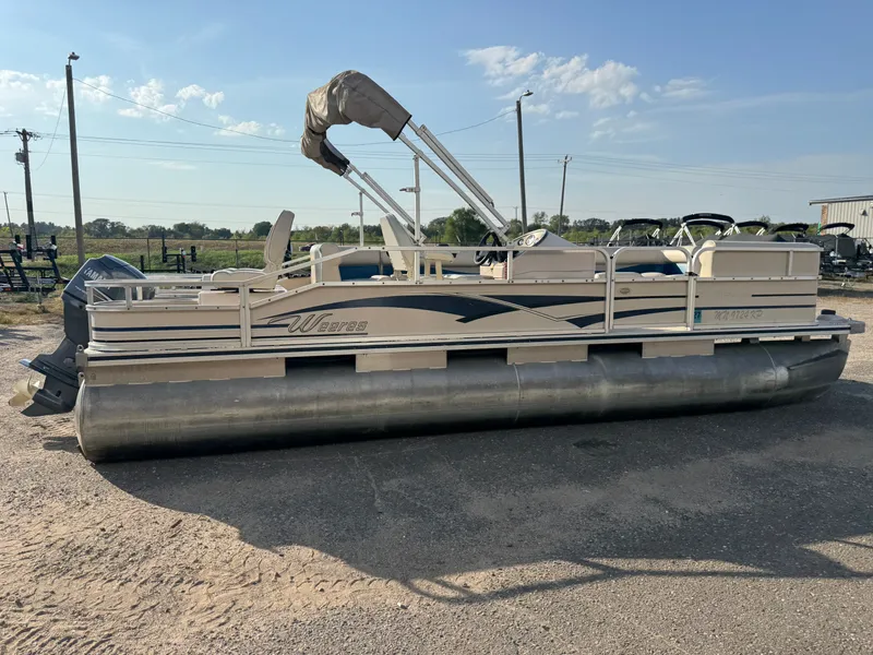 Slide: The Image of Weeres Family Fish Deluxe 220 Pontoon 2009 - 16