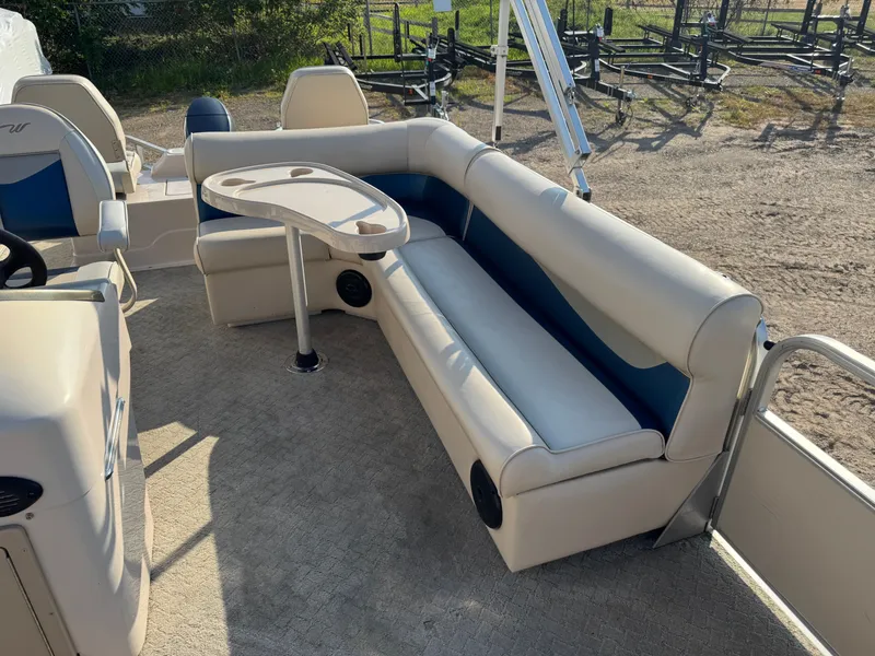 Slide: The Image of Weeres Family Fish Deluxe 220 Pontoon 2009 - 26