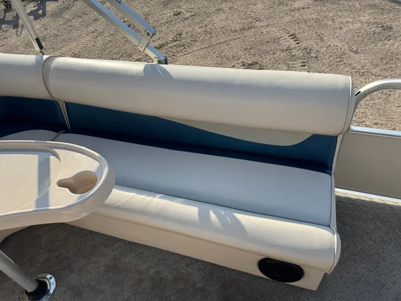 Slide: The Image of Weeres Family Fish Deluxe 220 Pontoon 2009 - 27