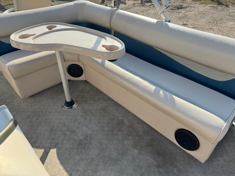 Slide: The Image of Weeres Family Fish Deluxe 220 Pontoon 2009 - 29