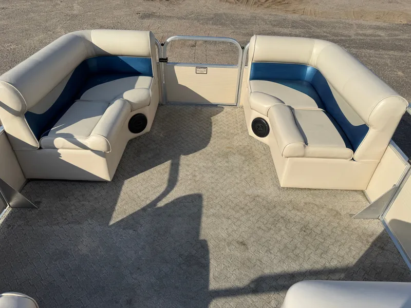 Slide: The Image of Weeres Family Fish Deluxe 220 Pontoon 2009 - 3