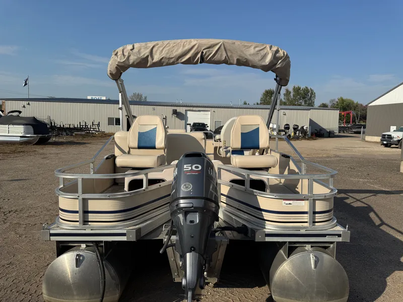 Slide: The Image of Weeres Family Fish Deluxe 220 Pontoon 2009 - 30