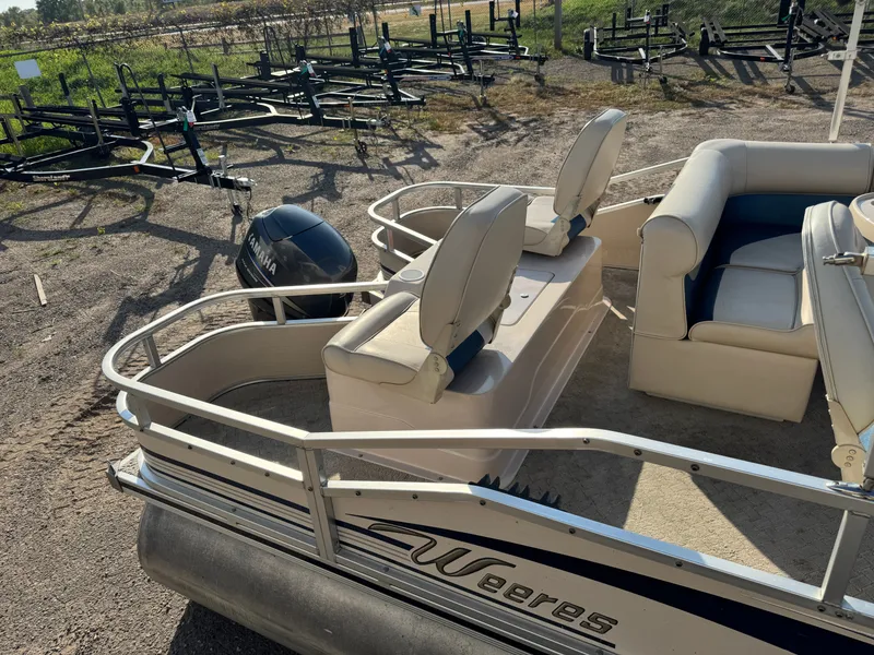 Slide: The Image of Weeres Family Fish Deluxe 220 Pontoon 2009 - 31