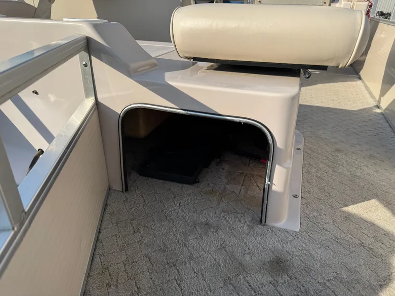 Slide: The Image of Weeres Family Fish Deluxe 220 Pontoon 2009 - 34