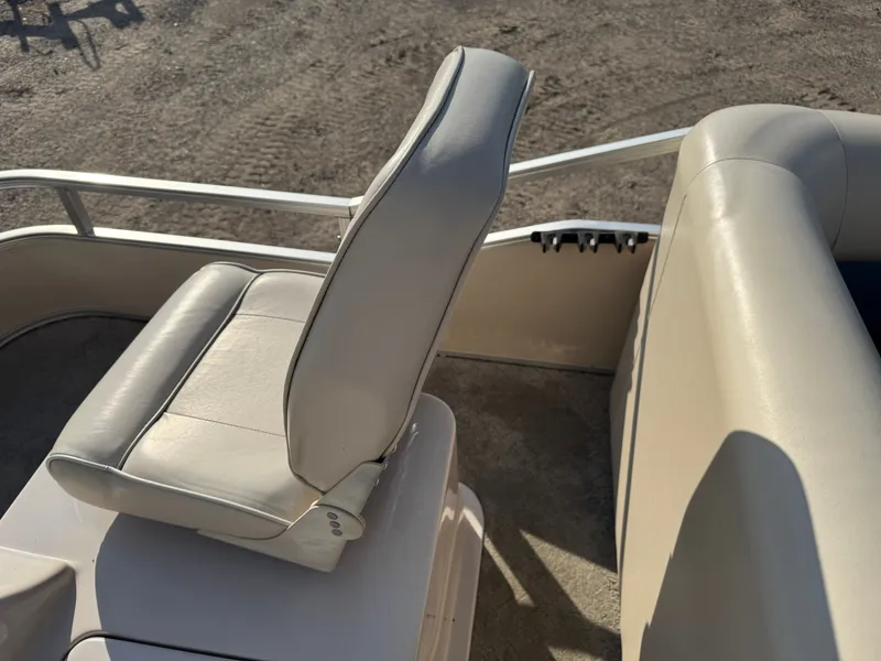 Slide: The Image of Weeres Family Fish Deluxe 220 Pontoon 2009 - 37