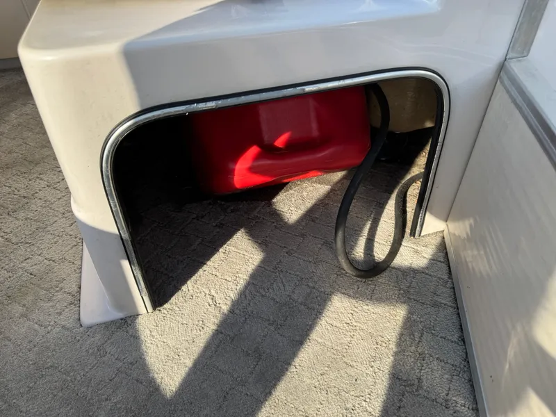 Slide: The Image of Weeres Family Fish Deluxe 220 Pontoon 2009 - 39