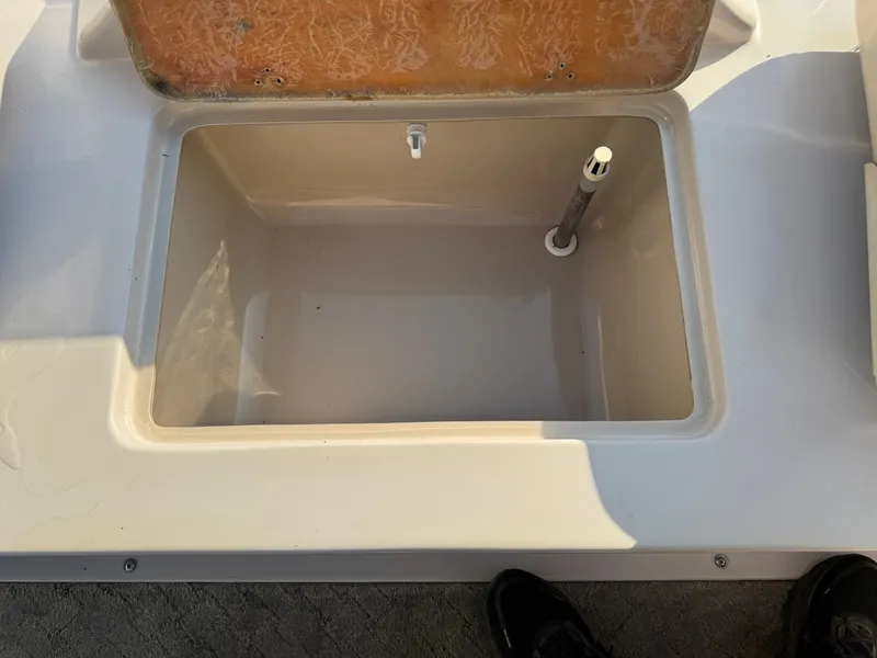 Slide: The Image of Weeres Family Fish Deluxe 220 Pontoon 2009 - 41