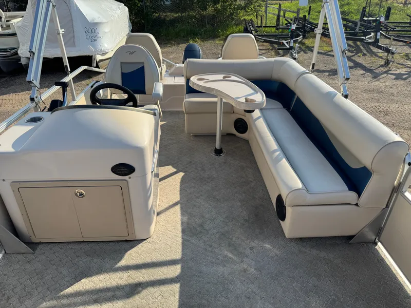 Slide: The Image of Weeres Family Fish Deluxe 220 Pontoon 2009 - 5