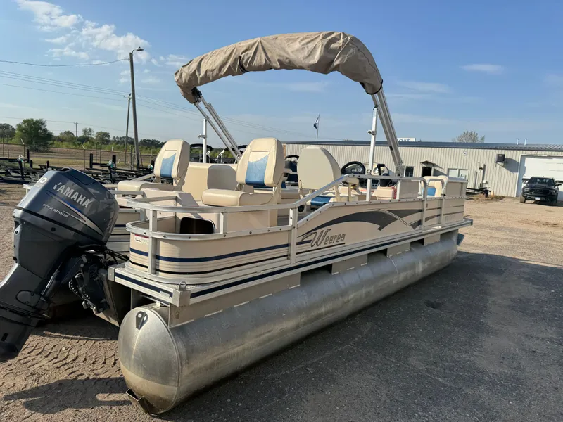 Slide: The Image of Weeres Family Fish Deluxe 220 Pontoon 2009 - 51