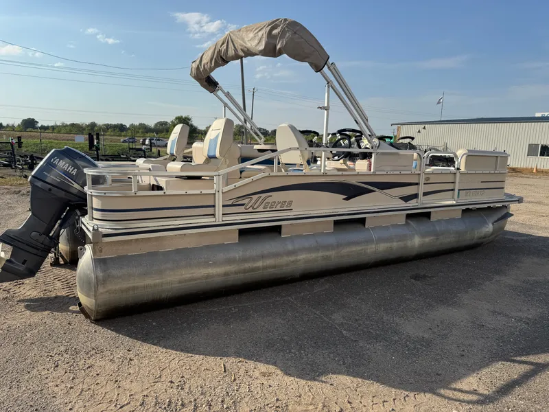 Slide: The Image of Weeres Family Fish Deluxe 220 Pontoon 2009 - 52