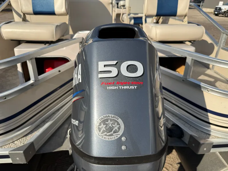 Slide: The Image of Weeres Family Fish Deluxe 220 Pontoon 2009 - 59