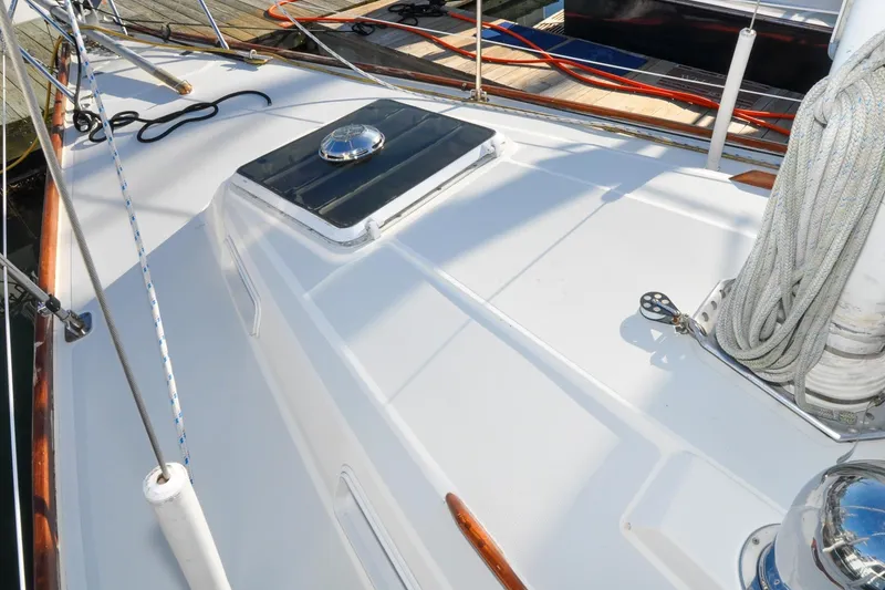 Slide: The Image of Sabre 36 - Poppy - Coachroof - 38