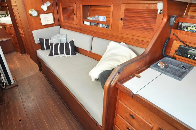 Slide: The Image of Sabre 36 - Poppy - Salon - 61