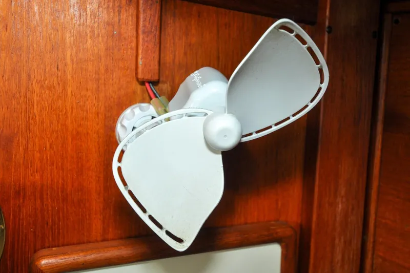 Slide: The Image of Sabre 36 - Poppy - Salon - 12-Volt Fan - 64