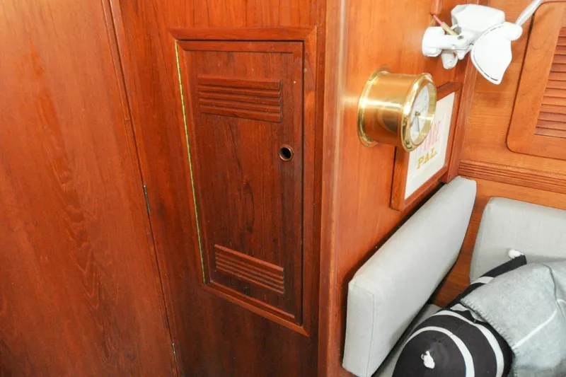 Slide: The Image of Sabre 36 - Poppy - Salon - Storage - 68