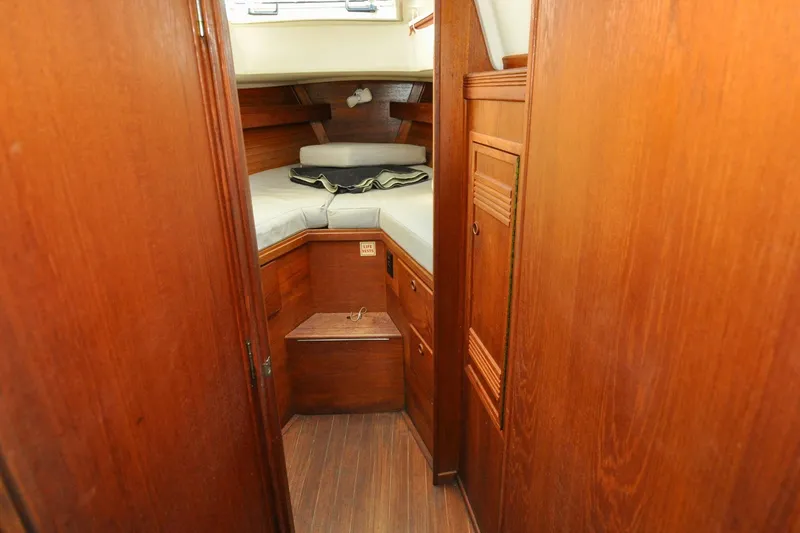 Slide: The Image of Sabre 36 - Poppy - Forward Cabin - 69