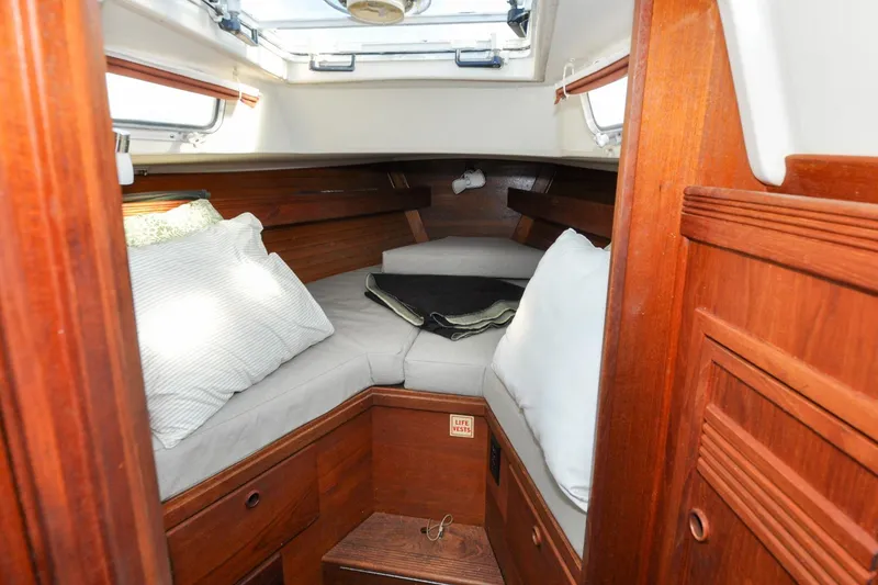 Slide: The Image of Sabre 36 - Poppy - Forward Cabin - With Insert Out - 72