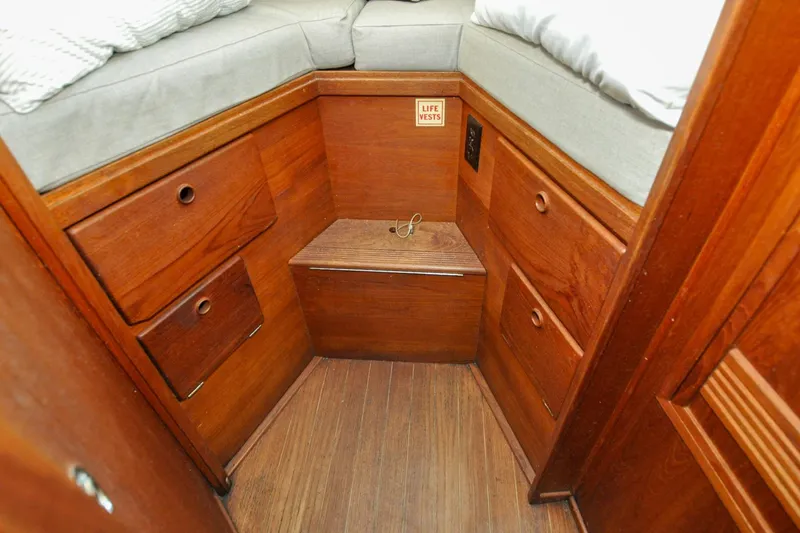 Slide: The Image of Sabre 36 - Poppy - Forward Cabin - 73