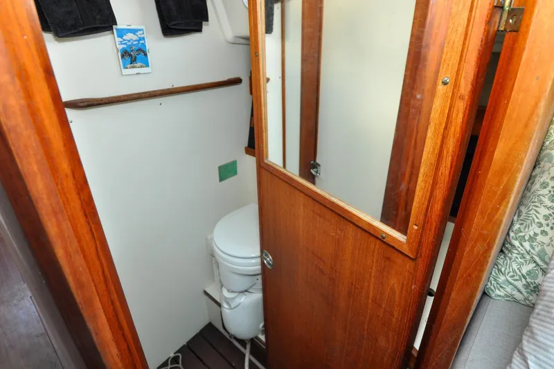 Slide: The Image of Sabre 36 - Poppy - Forward Cabin - Head Entrance - 77