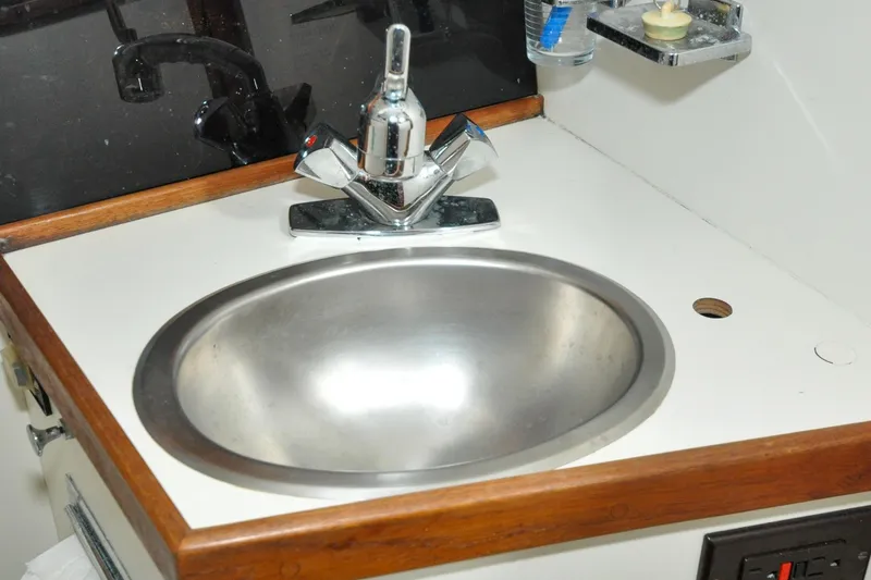 Slide: The Image of Sabre 36 - Poppy - Head - Sink - 82