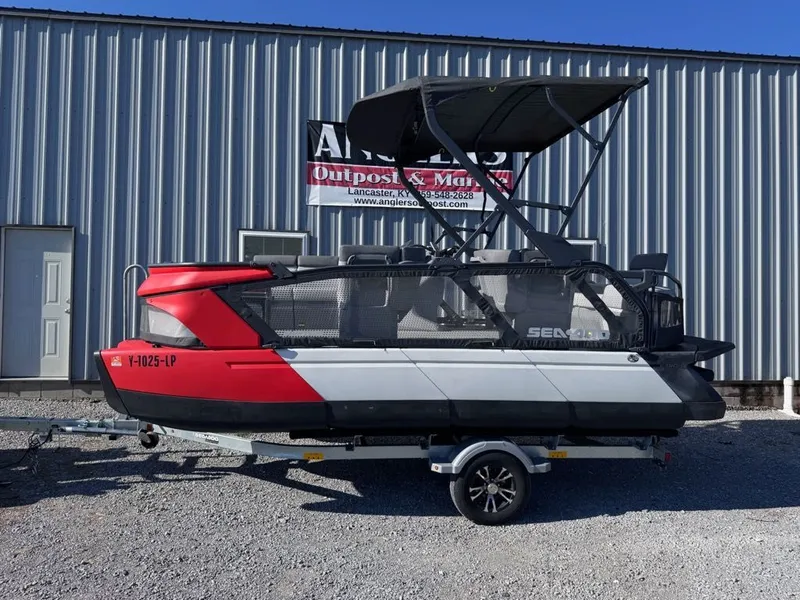 Slide: The Image of Sea-Doo Switch Cruise 18 2023 - 3