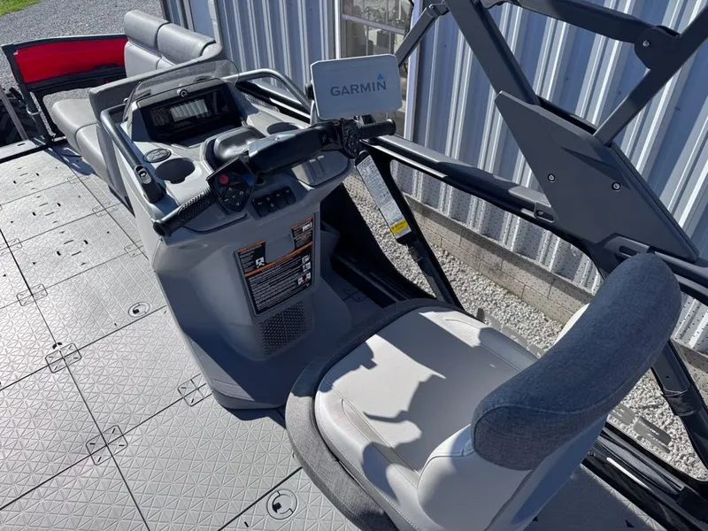 Slide: The Image of Sea-Doo Switch Cruise 18 2023 - 6