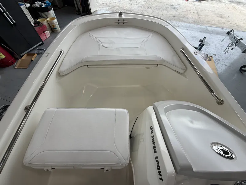 Slide: The Image of Boston Whaler 130 Super Sport 2024 - 17